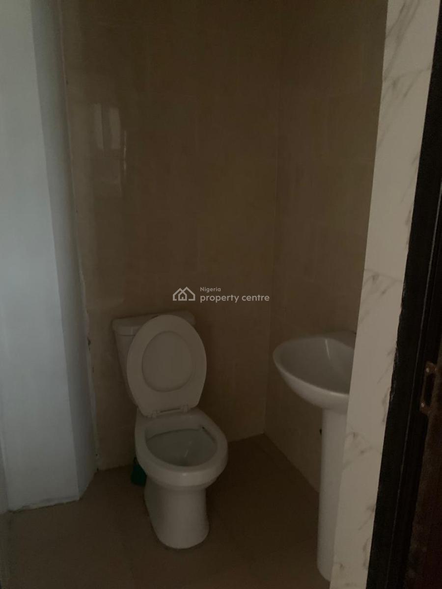 Neat 3 Bedrooms Flat, Ologolo, Lekki, Lagos, Flat / Apartment for Rent
