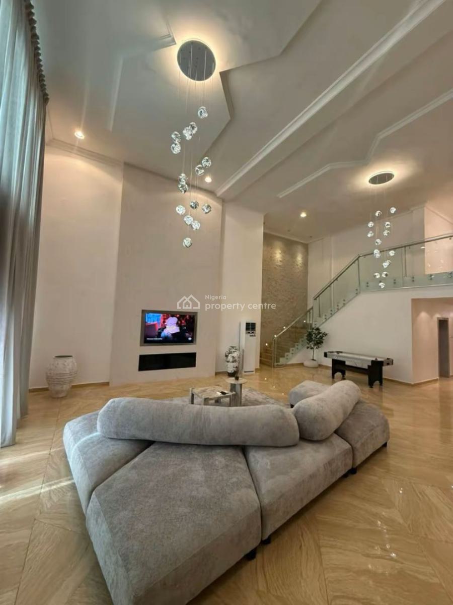 Nicely Funished 4 Bedroom Apartment, Lekki Phase 1, Lekki, Lagos, Flat / Apartment Short Let