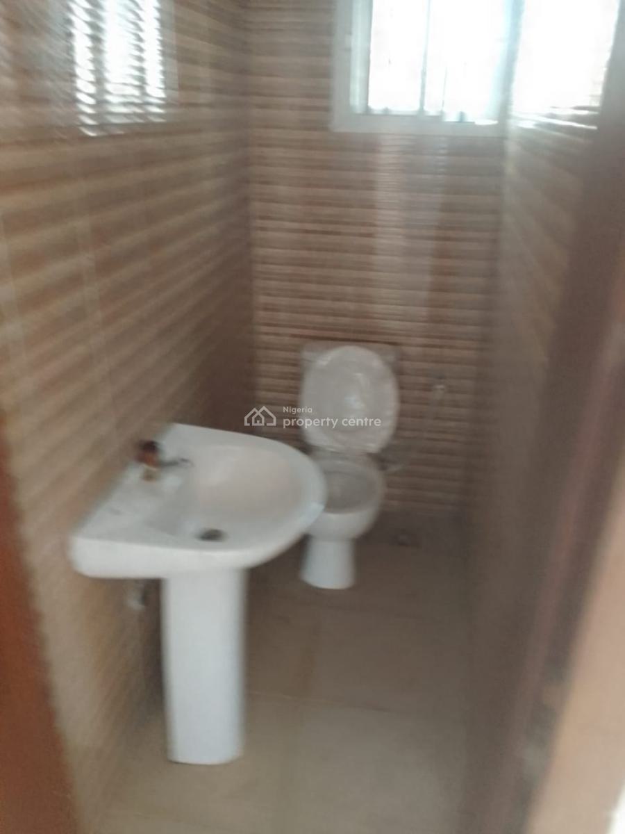 Nice and Standard 3bedroom Flat, Serene and Secure Estate New Road Before Chevron Traffic Light Lekki, Lekki Expressway, Lekki, Lagos, Flat / Apartment for Rent