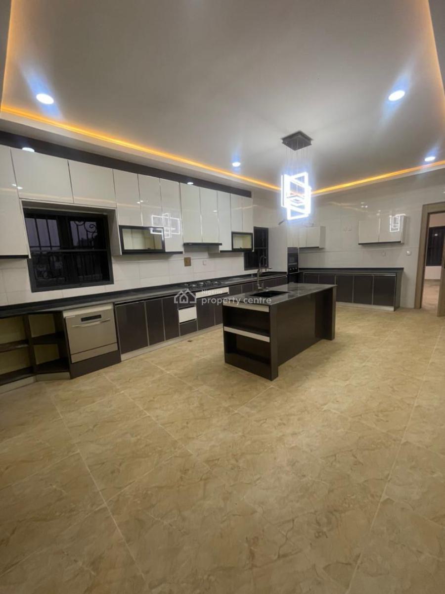 7-bedroom Mansion with Bq and Guest Chalet, Asokoro District, Abuja, House for Sale