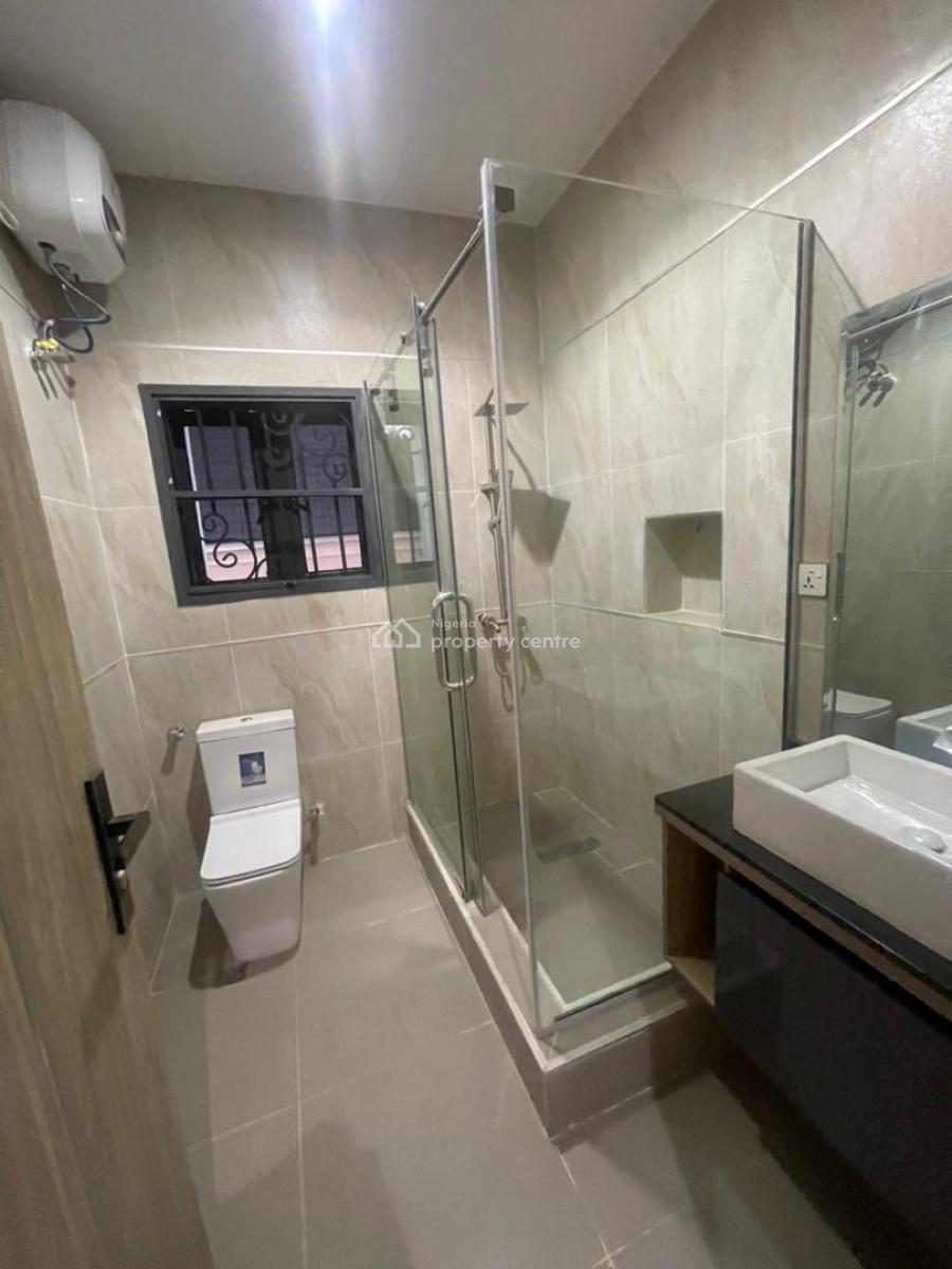 7-bedroom Mansion with Bq and Guest Chalet, Asokoro District, Abuja, House for Sale