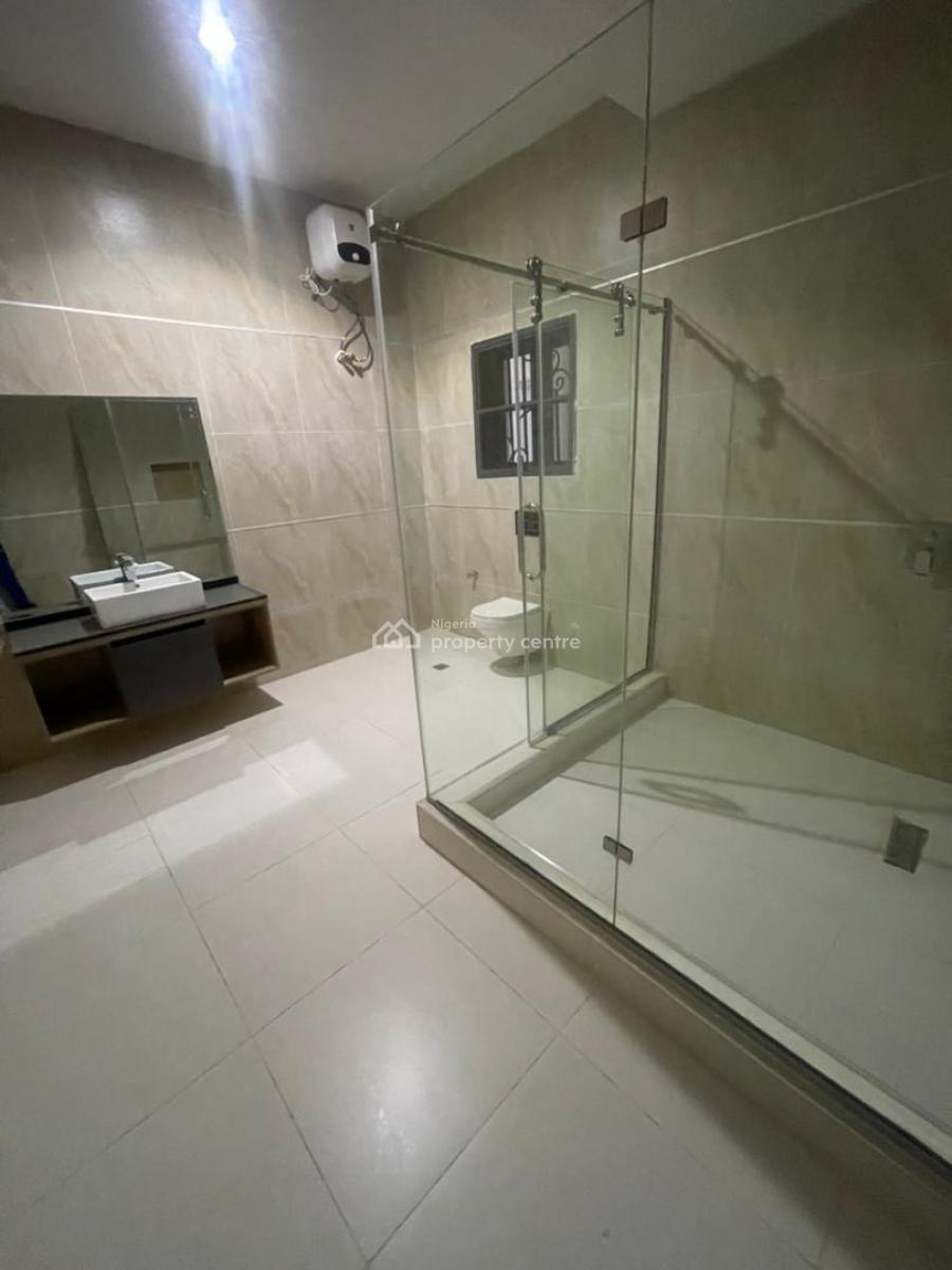 7-bedroom Mansion with Bq and Guest Chalet, Asokoro District, Abuja, House for Sale