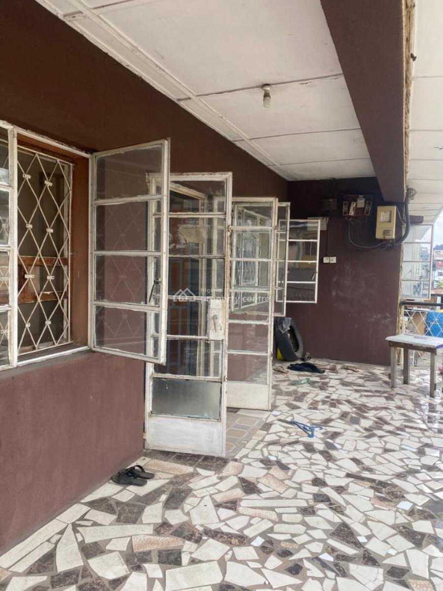 Neatly Used 2 Bedroom Flat(first Floor), Fola Agoro, Yaba, Lagos, Flat / Apartment for Rent