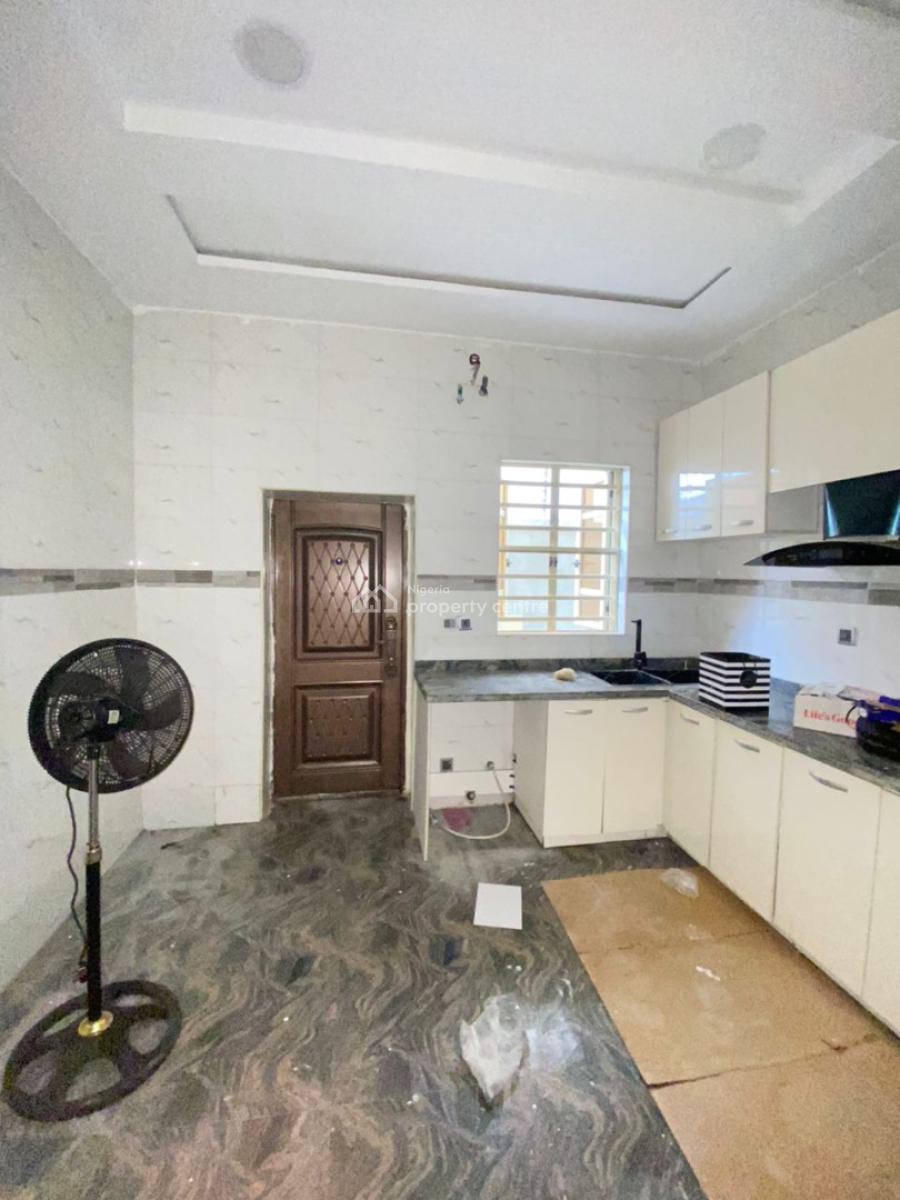Spacious 2 Bedroom Apartment, Chevron, Lekki, Lagos, Flat / Apartment for Rent