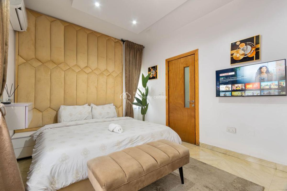 Nicely Furnished 3 Bedroom Apartment, Lekki Phase 1, Lekki, Lagos, Flat / Apartment Short Let