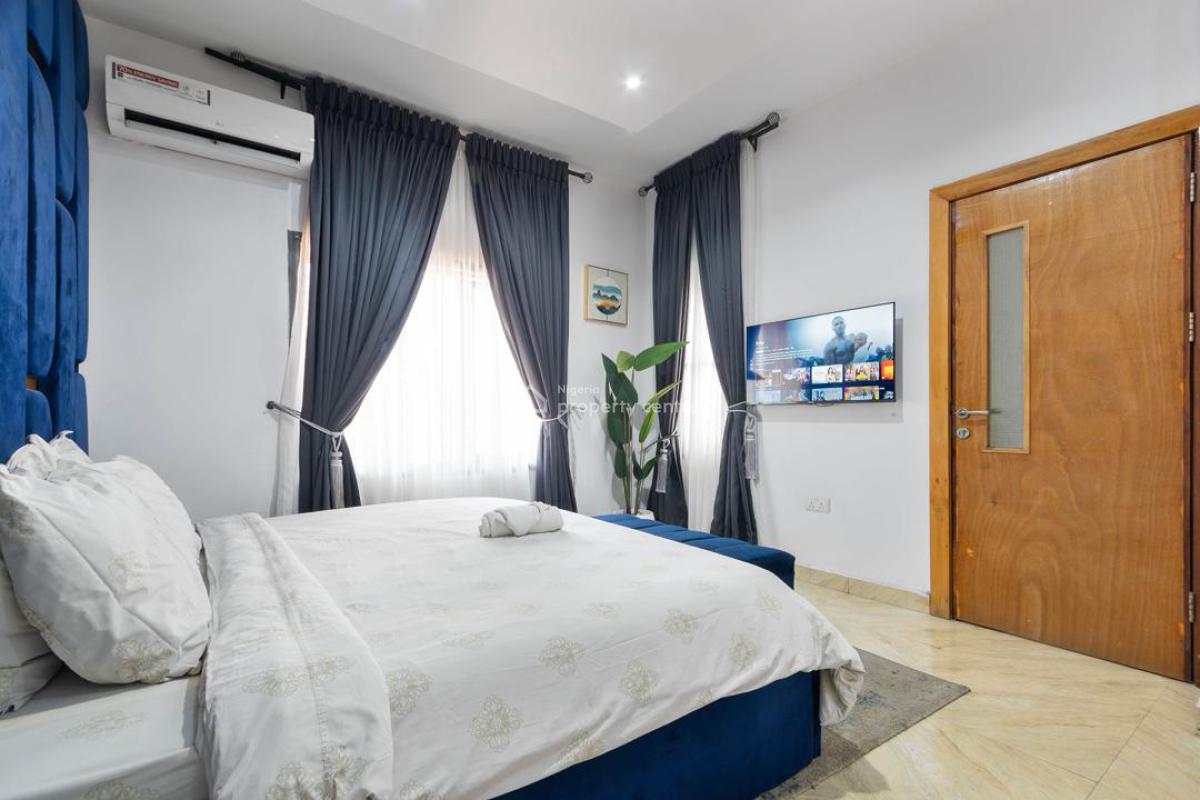 Nicely Furnished 3 Bedroom Apartment, Lekki Phase 1, Lekki, Lagos, Flat / Apartment Short Let