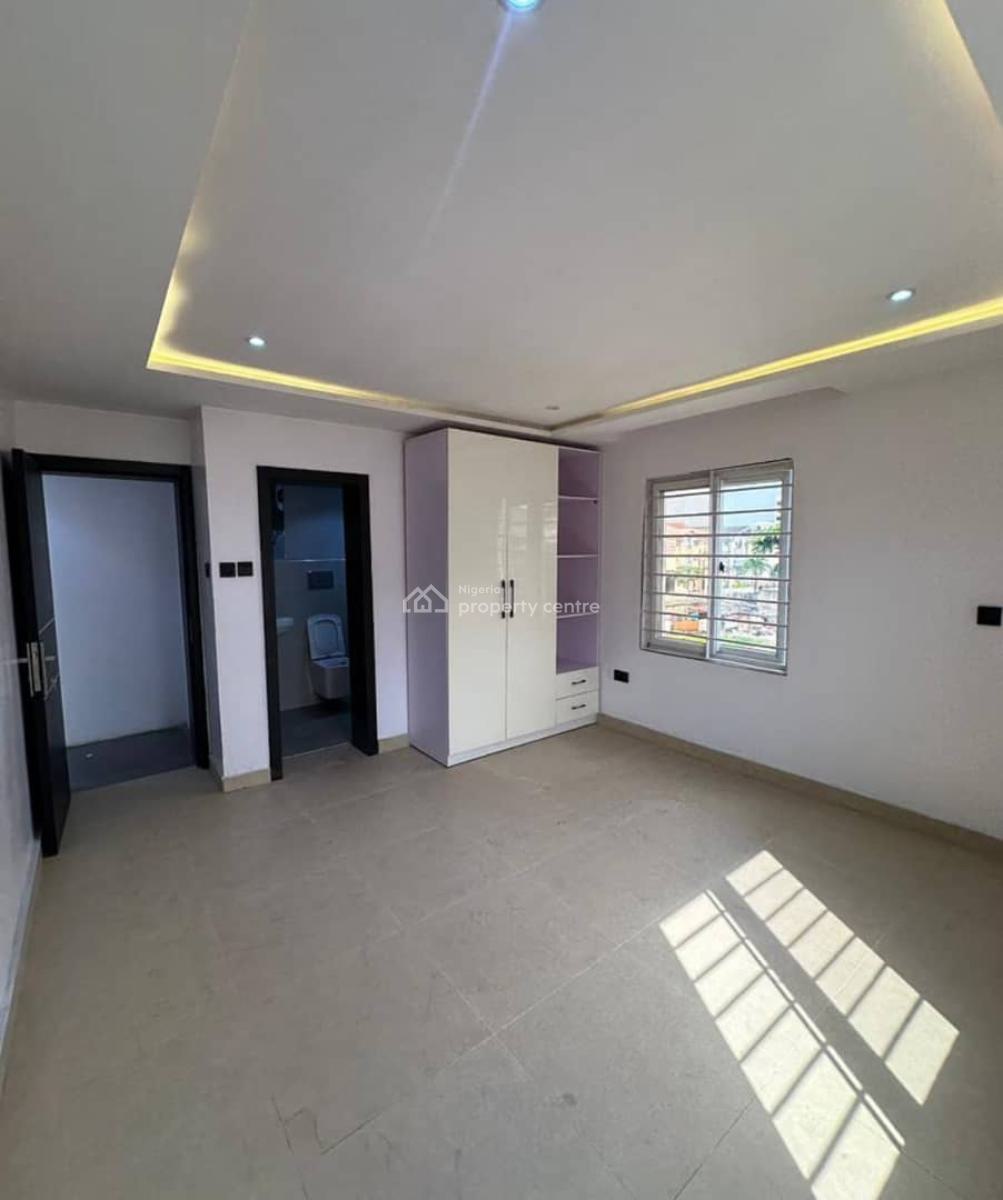Spacious 3bedroom Flat with Bq on Ground Floor, Main Lekki Phase 1, Lekki Phase 1, Lekki, Lagos, Block of Flats for Sale