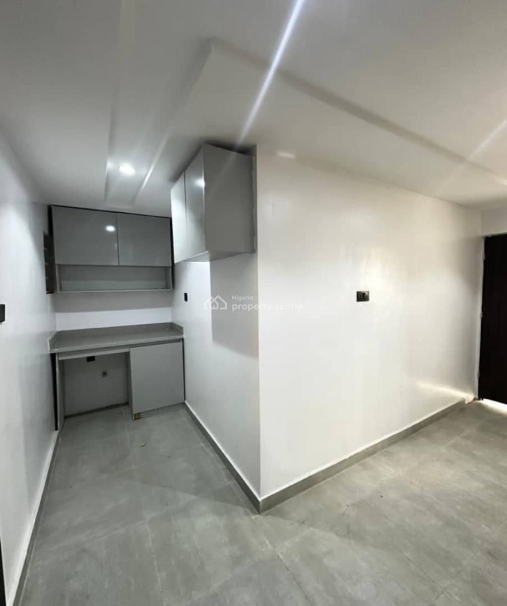 Spacious 3bedroom Flat with Bq on Ground Floor, Main Lekki Phase 1, Lekki Phase 1, Lekki, Lagos, Block of Flats for Sale
