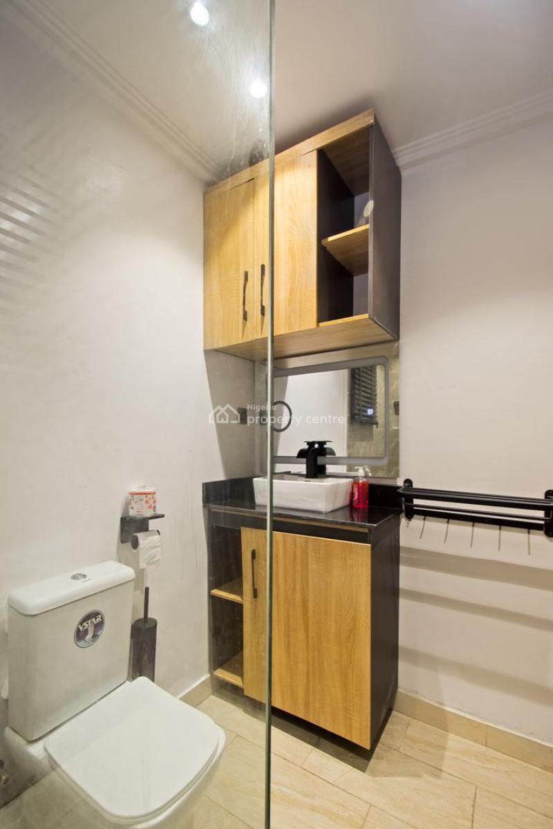 Stunning 3-bedroom Apartment with Mini Bar, Old Ikoyi, Ikoyi, Lagos, Flat / Apartment Short Let