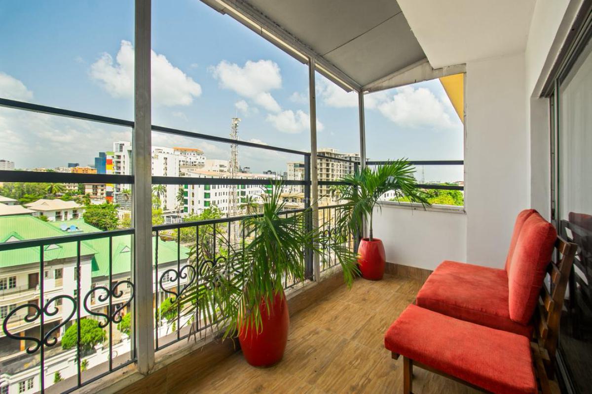 Stunning 3-bedroom Apartment with Mini Bar, Old Ikoyi, Ikoyi, Lagos, Flat / Apartment Short Let