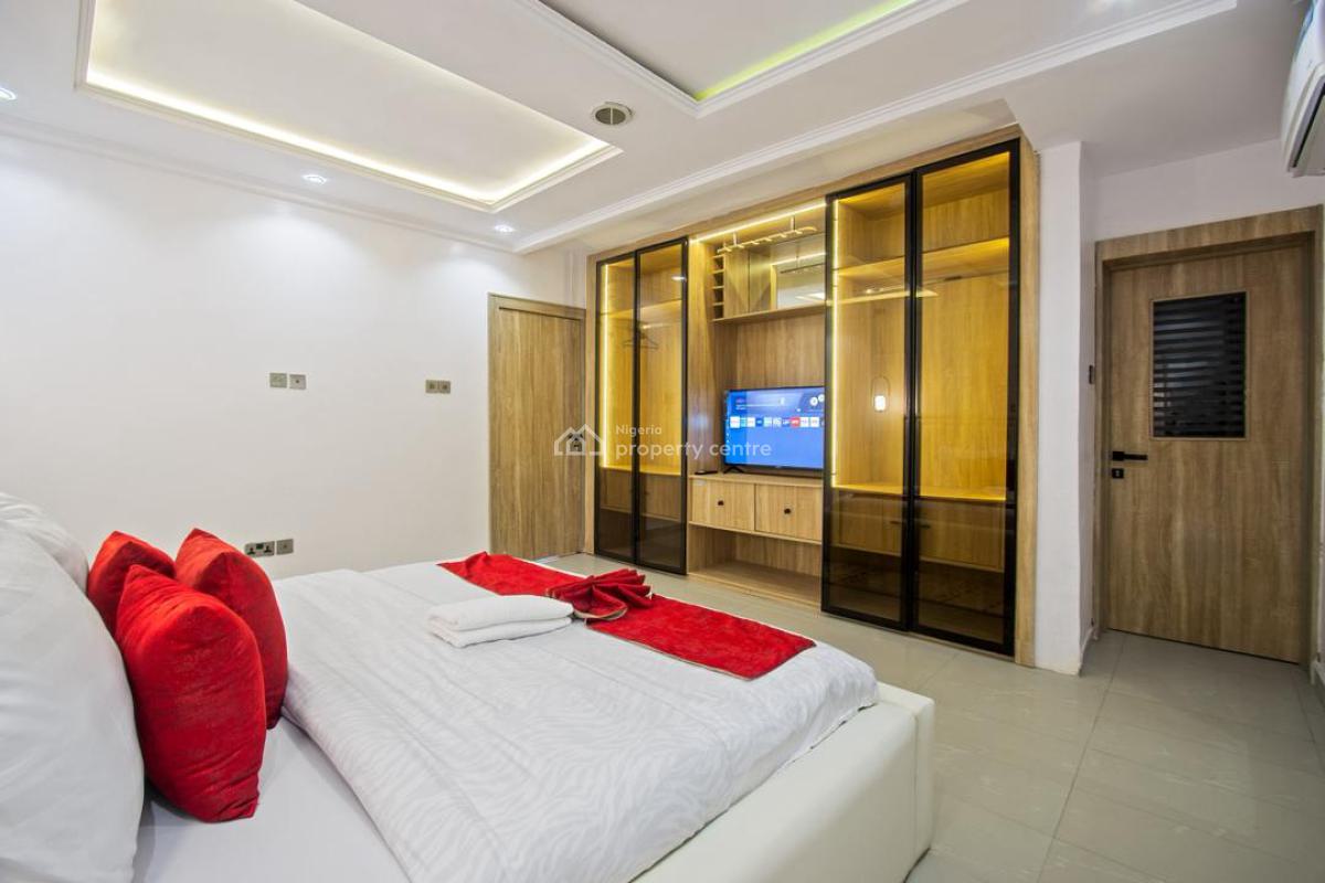 Stunning 3-bedroom Apartment with Mini Bar, Old Ikoyi, Ikoyi, Lagos, Flat / Apartment Short Let