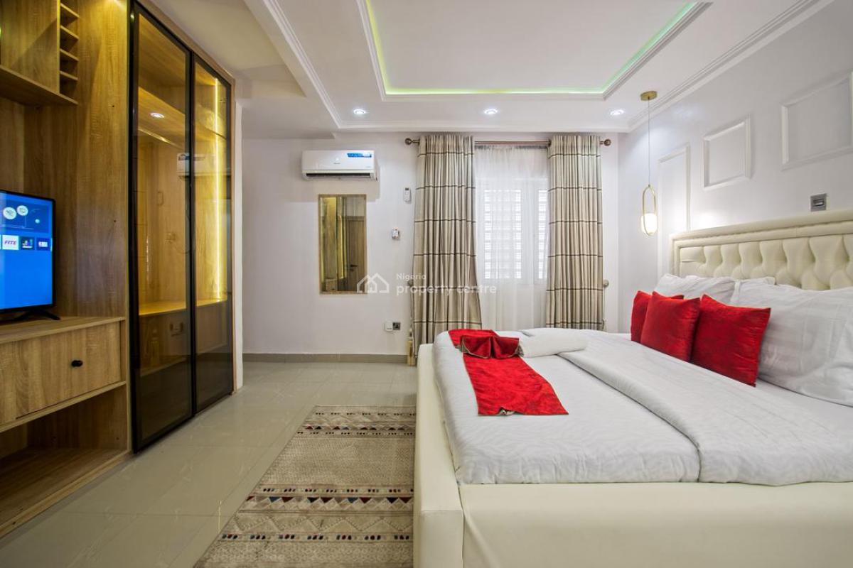 Stunning 3-bedroom Apartment with Mini Bar, Old Ikoyi, Ikoyi, Lagos, Flat / Apartment Short Let