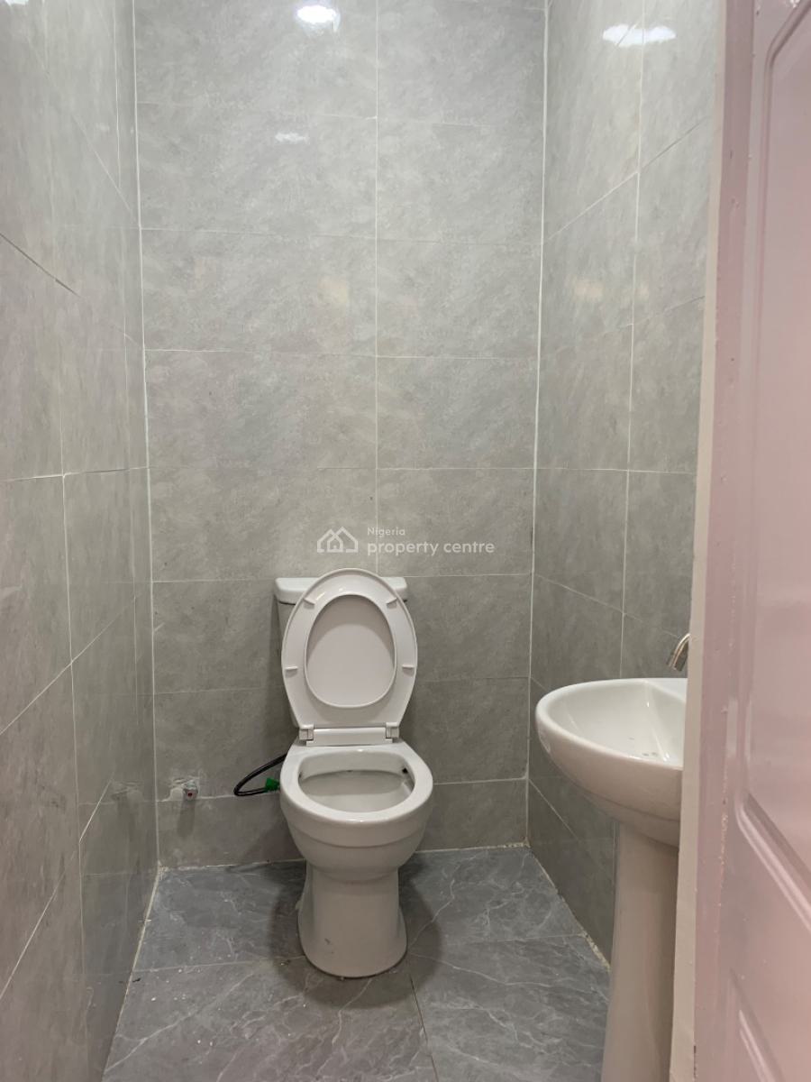 Newly Renovated Fully Service 2 Bedroom Flat, Off Admiralty Way, Lekki Phase 1, Lekki Phase 1, Lekki, Lagos, Flat / Apartment for Rent