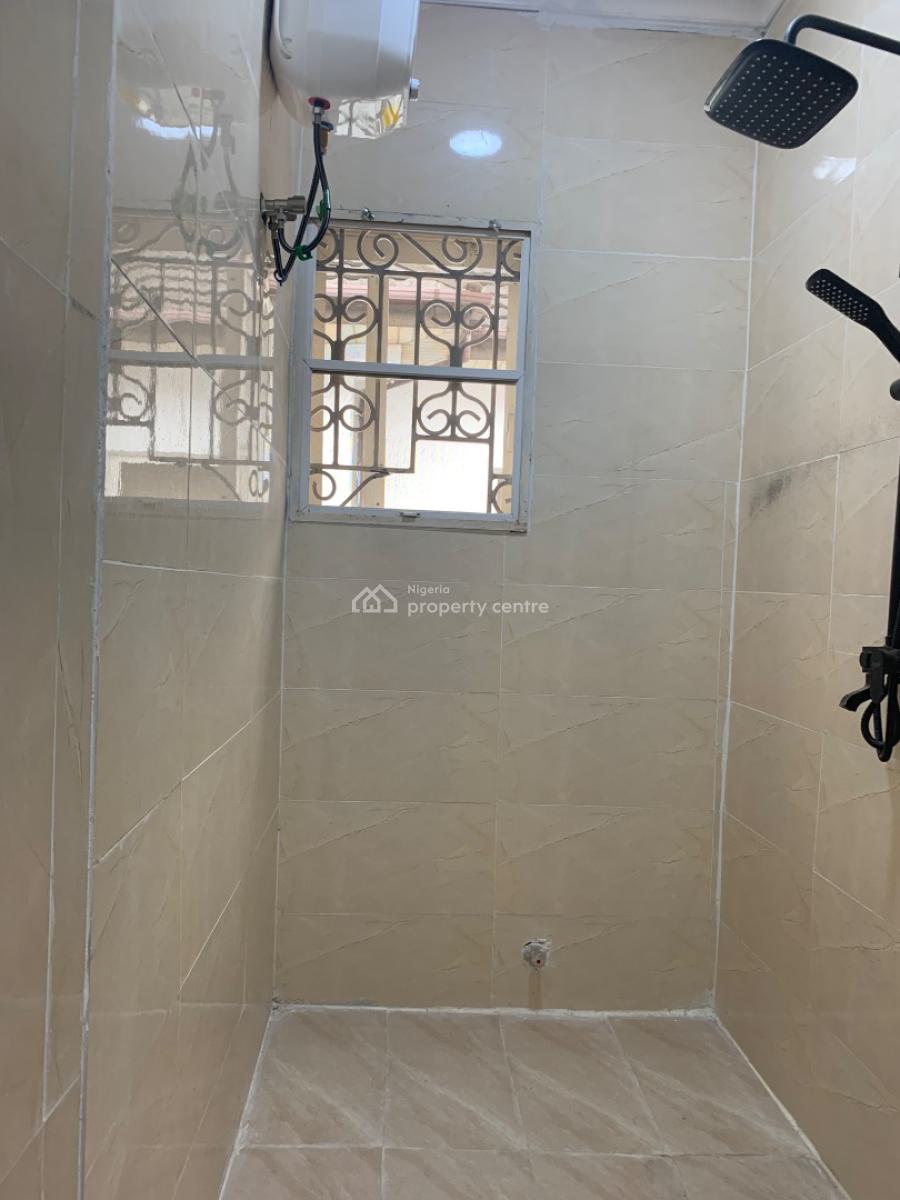 Newly Renovated Fully Service 2 Bedroom Flat, Off Admiralty Way, Lekki Phase 1, Lekki Phase 1, Lekki, Lagos, Flat / Apartment for Rent