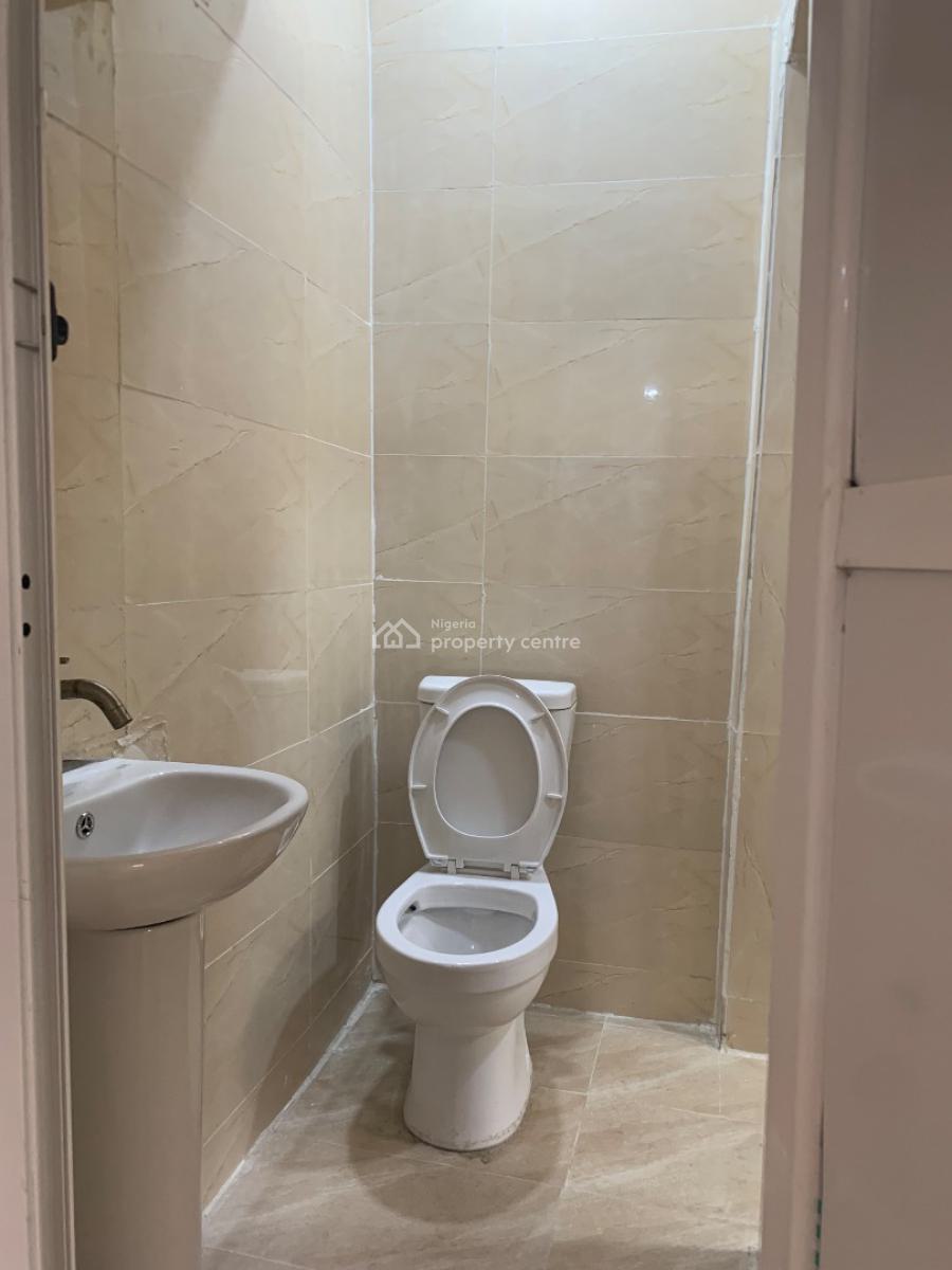 Newly Renovated Fully Service 2 Bedroom Flat, Off Admiralty Way, Lekki Phase 1, Lekki Phase 1, Lekki, Lagos, Flat / Apartment for Rent