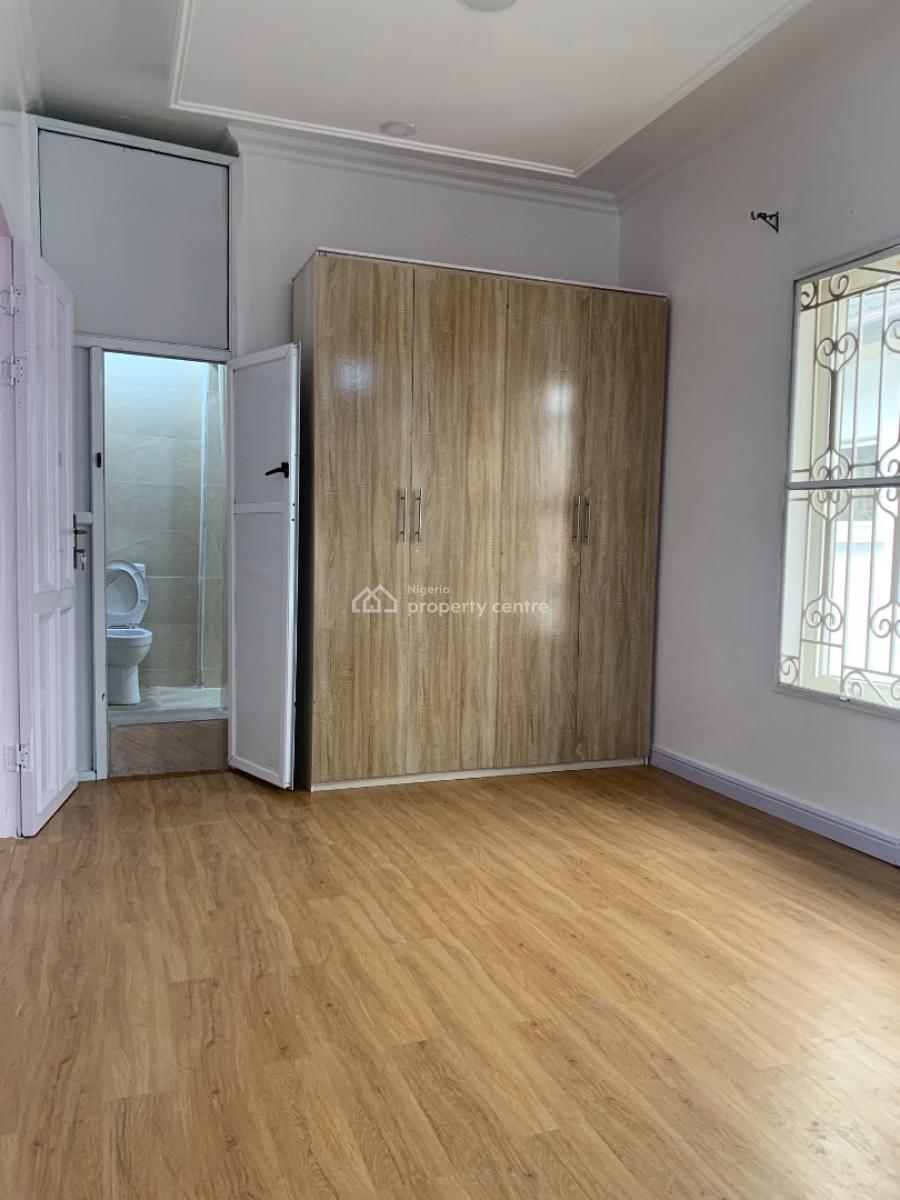 Newly Renovated Fully Service 2 Bedroom Flat, Off Admiralty Way, Lekki Phase 1, Lekki Phase 1, Lekki, Lagos, Flat / Apartment for Rent