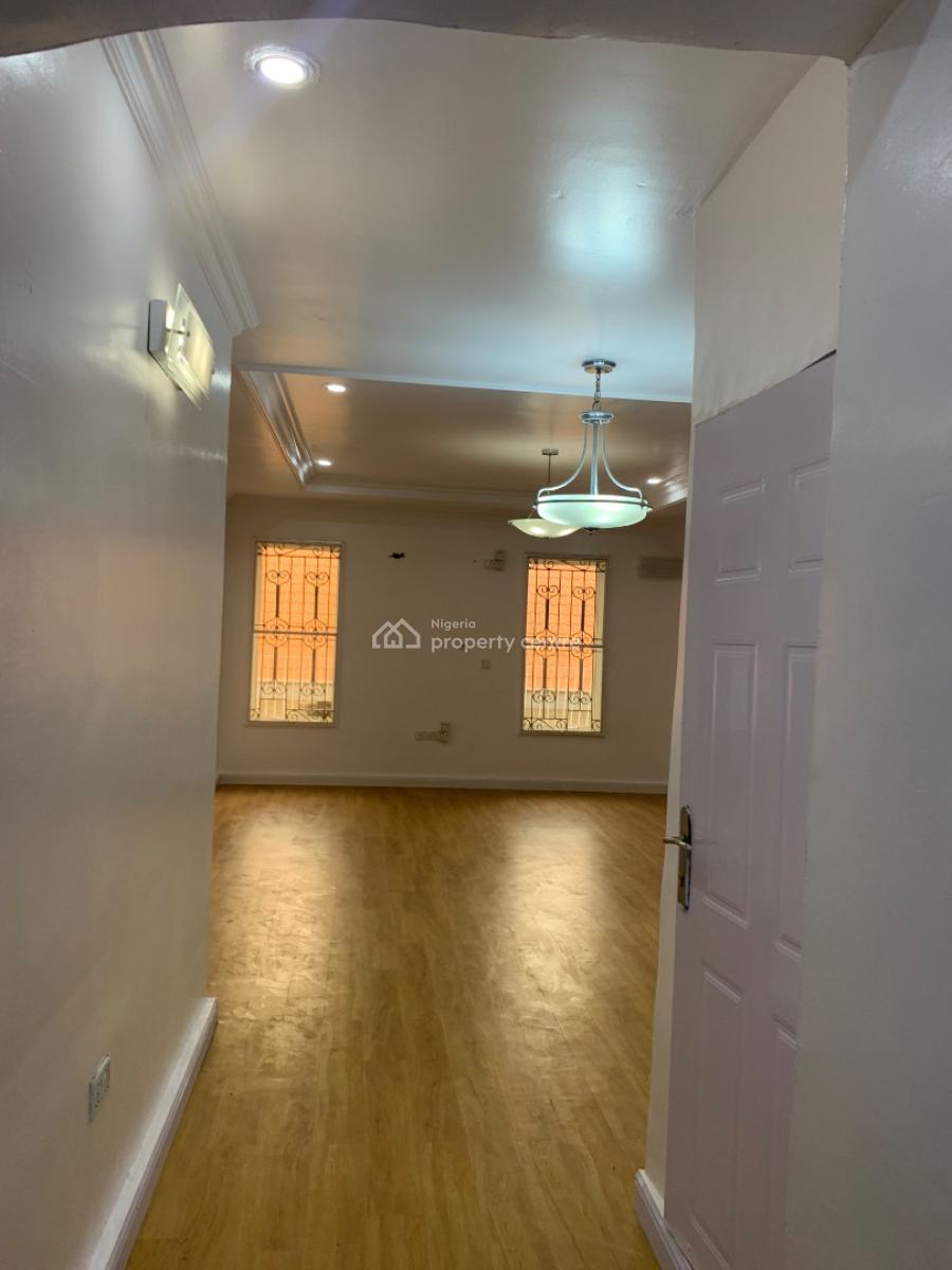 Newly Renovated Fully Service 2 Bedroom Flat, Off Admiralty Way, Lekki Phase 1, Lekki Phase 1, Lekki, Lagos, Flat / Apartment for Rent