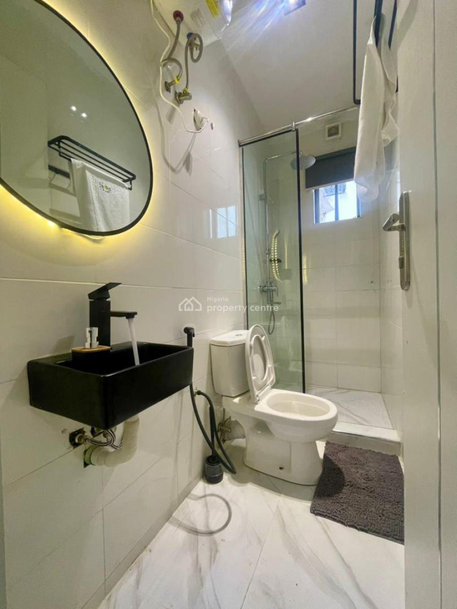 Charming and Spacious Studio Apartment with Orthopaedic Mattress &pool, Gym, Speedy Internet, Comfortable Stay, Secure Environment, Lekki, Lagos, Flat / Apartment Short Let