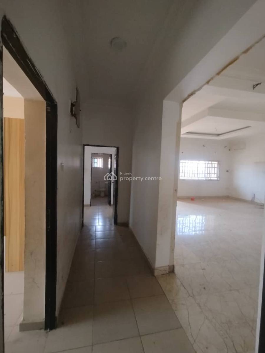 Massive 3 Bedroom on The Ground Floor a Few Seconds Off Tarred Road, Katampe, Abuja, Flat / Apartment for Rent