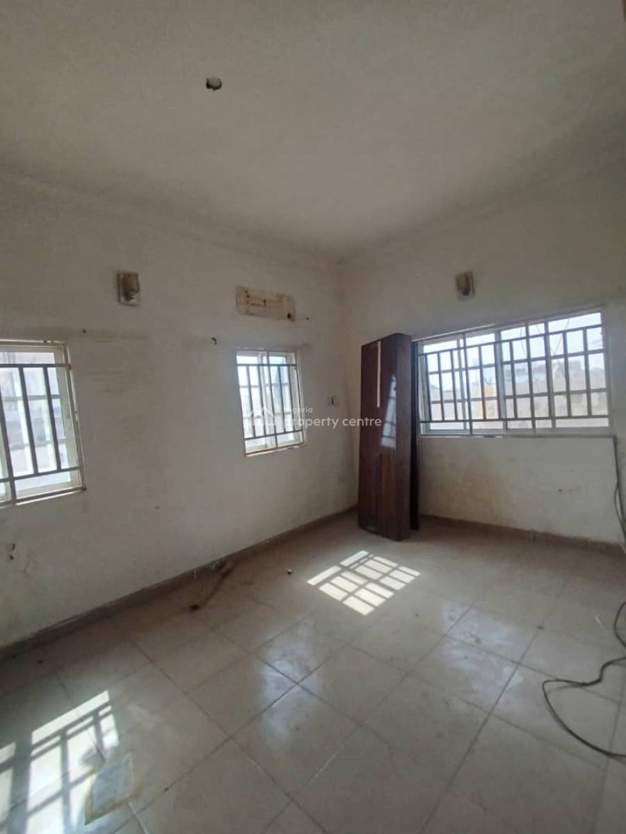 Massive 3 Bedroom on The Ground Floor a Few Seconds Off Tarred Road, Katampe, Abuja, Flat / Apartment for Rent