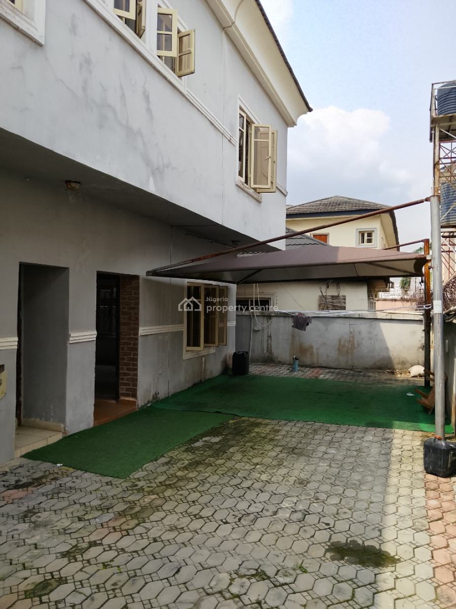 Distress 4bedroom Semi Detached Duplex with Bq, Lekki Phase 1, Lekki, Lagos, Semi-detached Duplex for Sale