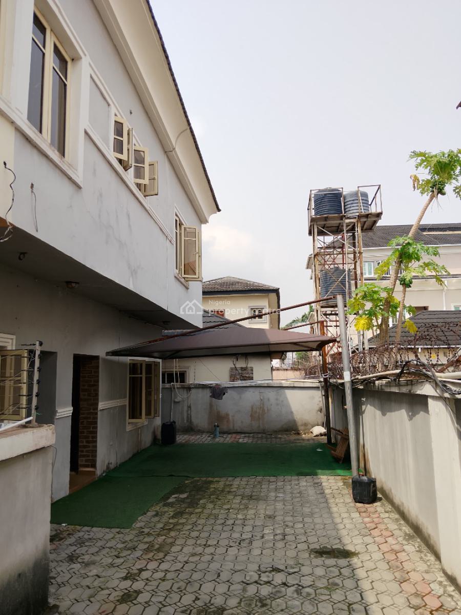 Distress 4bedroom Semi Detached Duplex with Bq, Lekki Phase 1, Lekki, Lagos, Semi-detached Duplex for Sale