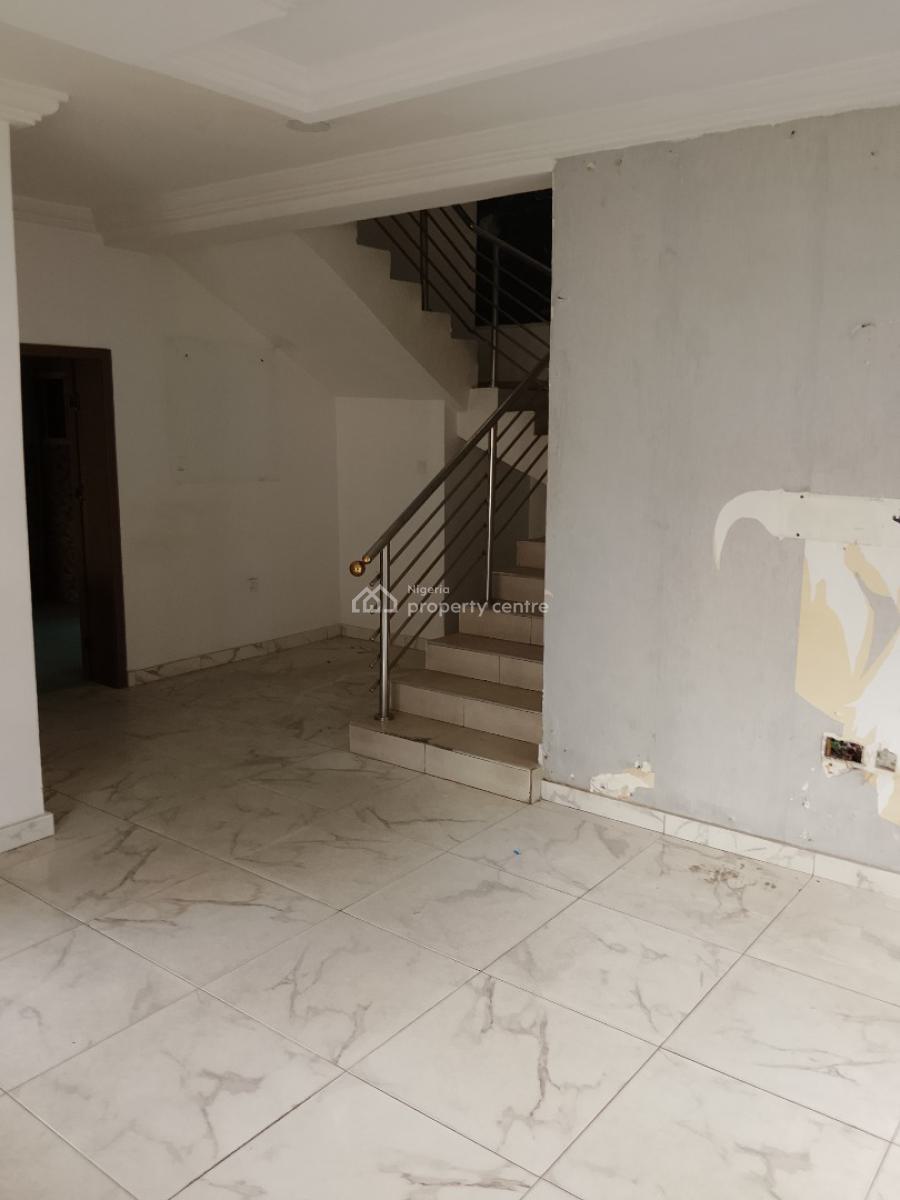 Distress 4bedroom Semi Detached Duplex with Bq, Lekki Phase 1, Lekki, Lagos, Semi-detached Duplex for Sale