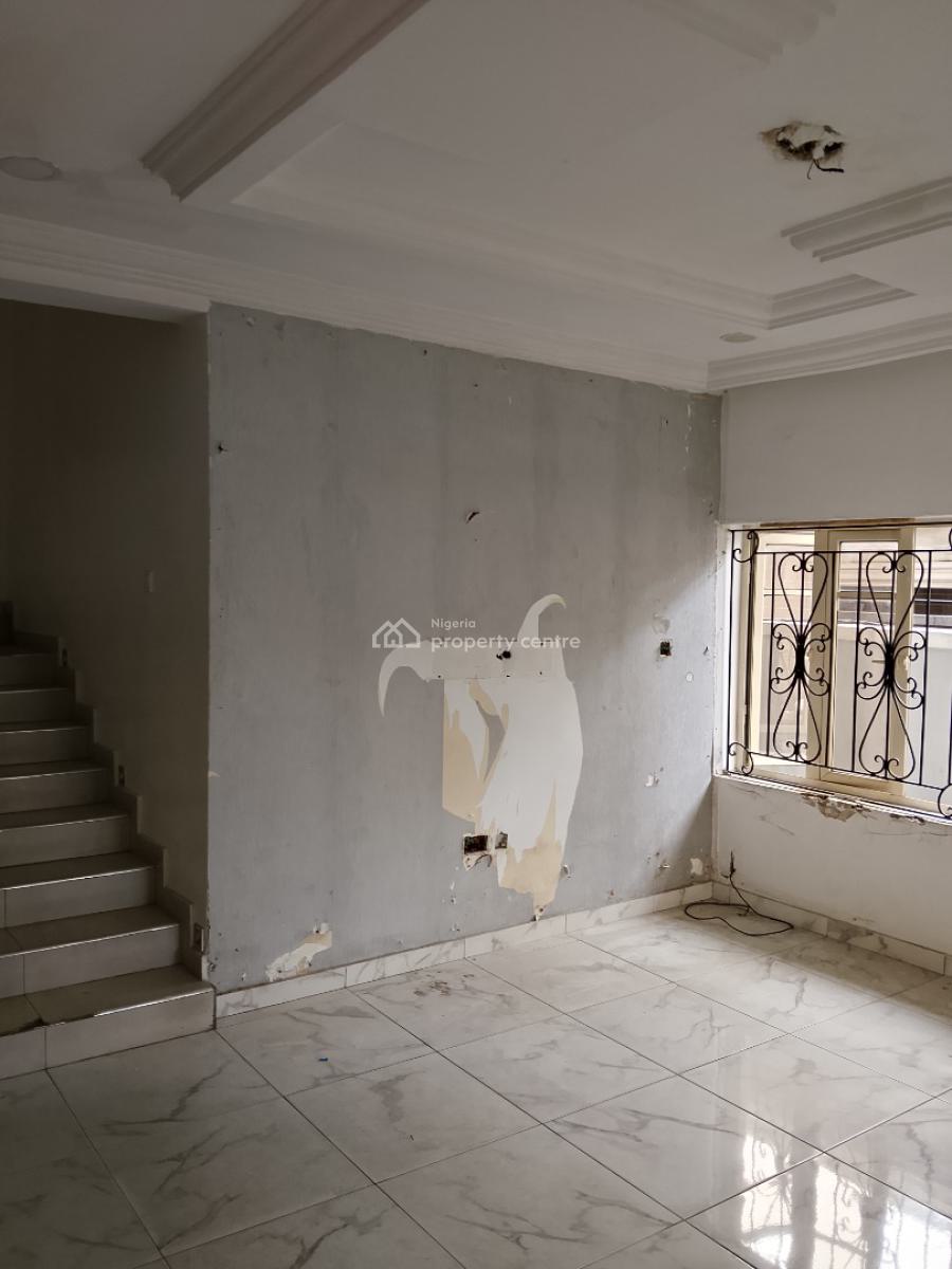 Distress 4bedroom Semi Detached Duplex with Bq, Lekki Phase 1, Lekki, Lagos, Semi-detached Duplex for Sale