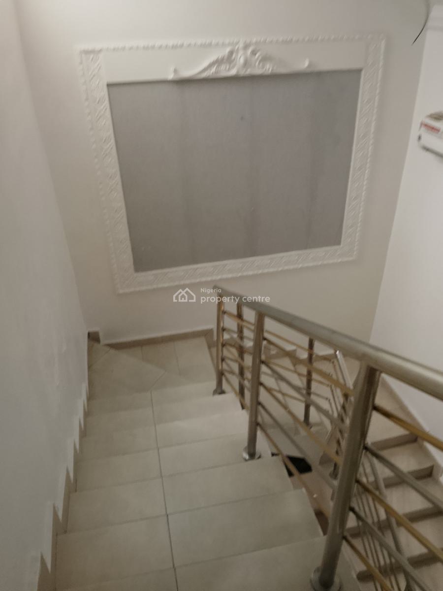Distress 4bedroom Semi Detached Duplex with Bq, Lekki Phase 1, Lekki, Lagos, Semi-detached Duplex for Sale