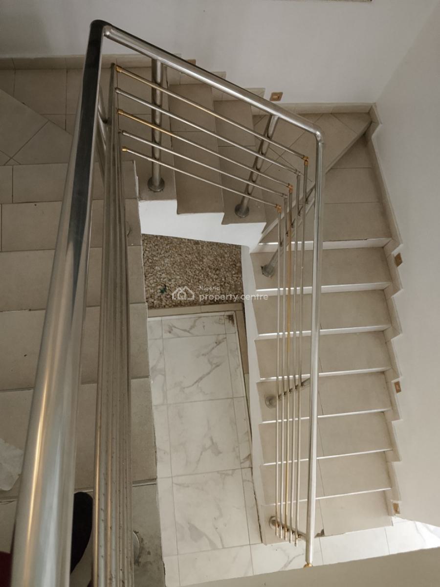 Distress 4bedroom Semi Detached Duplex with Bq, Lekki Phase 1, Lekki, Lagos, Semi-detached Duplex for Sale