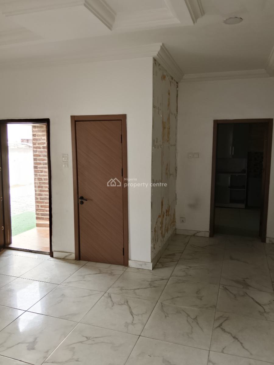 Distress 4bedroom Semi Detached Duplex with Bq, Lekki Phase 1, Lekki, Lagos, Semi-detached Duplex for Sale