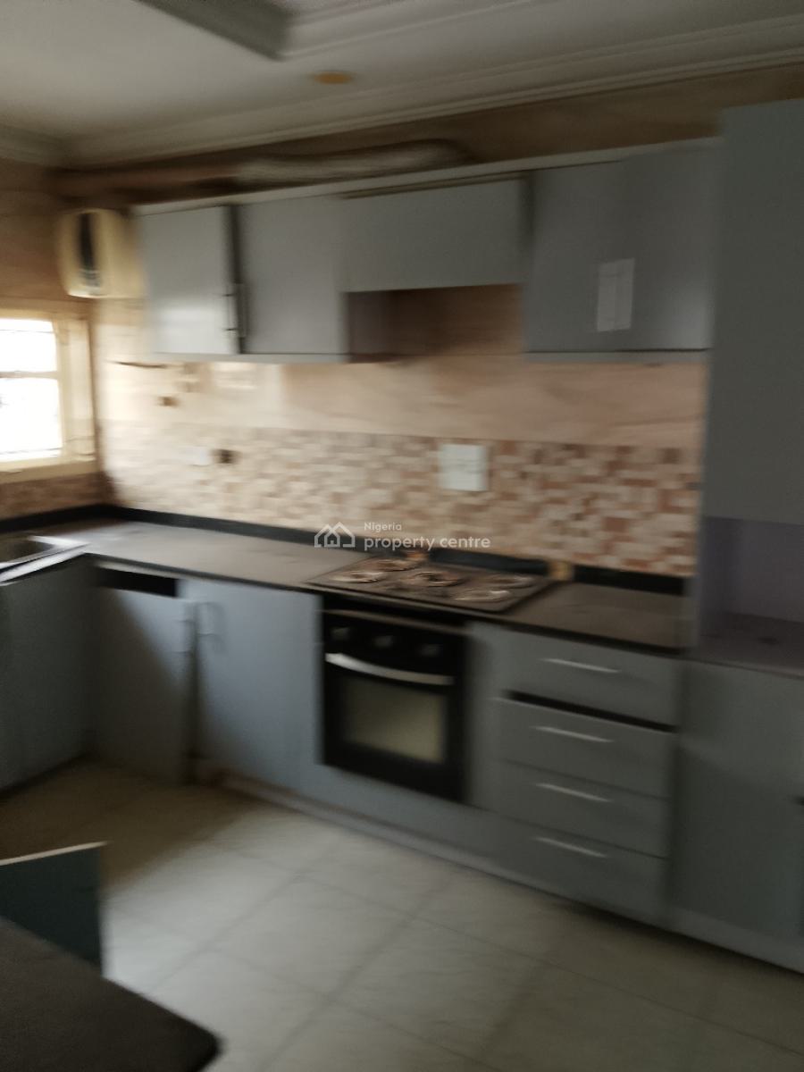 Distress 4bedroom Semi Detached Duplex with Bq, Lekki Phase 1, Lekki, Lagos, Semi-detached Duplex for Sale