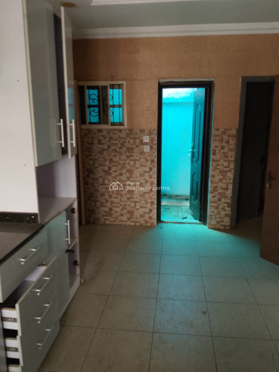 Distress 4bedroom Semi Detached Duplex with Bq, Lekki Phase 1, Lekki, Lagos, Semi-detached Duplex for Sale