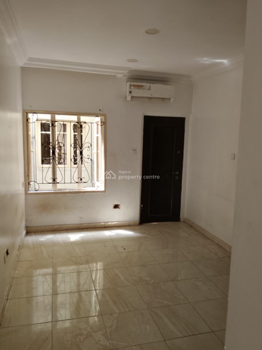 Distress 4bedroom Semi Detached Duplex with Bq, Lekki Phase 1, Lekki, Lagos, Semi-detached Duplex for Sale