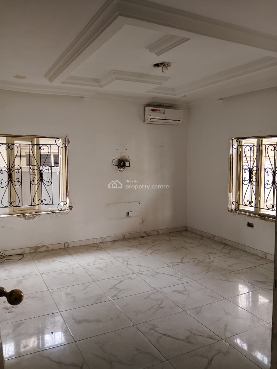 Distress 4bedroom Semi Detached Duplex with Bq, Lekki Phase 1, Lekki, Lagos, Semi-detached Duplex for Sale