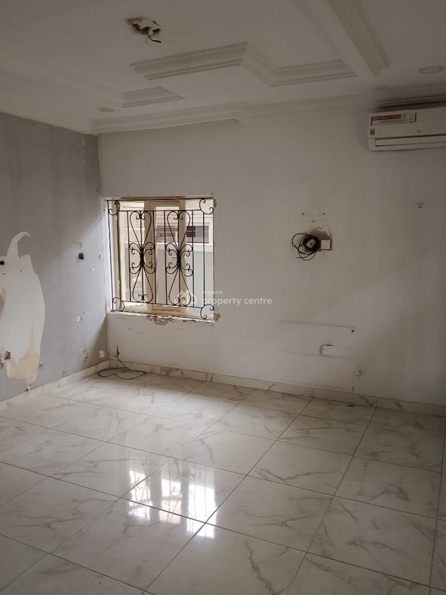 Distress 4bedroom Semi Detached Duplex with Bq, Lekki Phase 1, Lekki, Lagos, Semi-detached Duplex for Sale