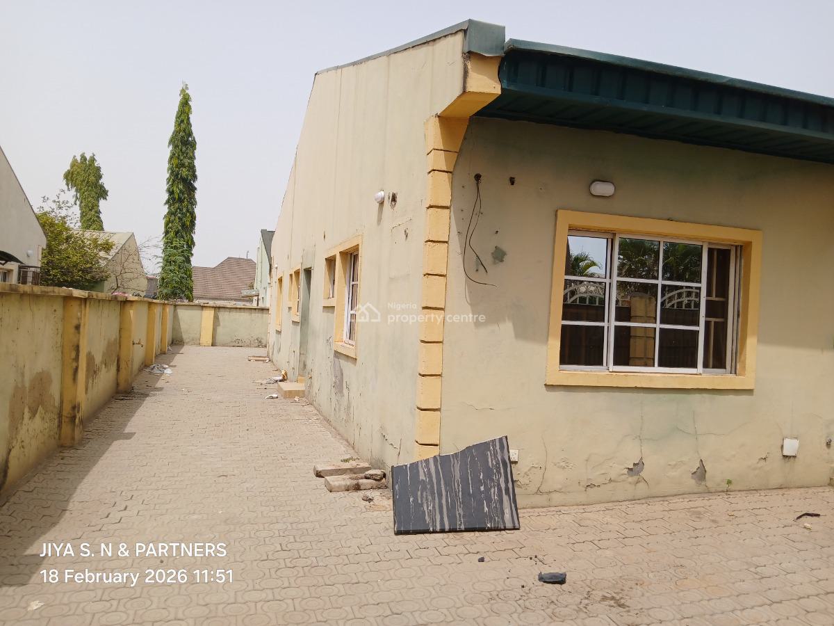 3 Bedroom Semi Detached Bungalow Alone in The Compound, Sunny Vale Estate, Galadimawa, Abuja, Semi-detached Bungalow for Rent