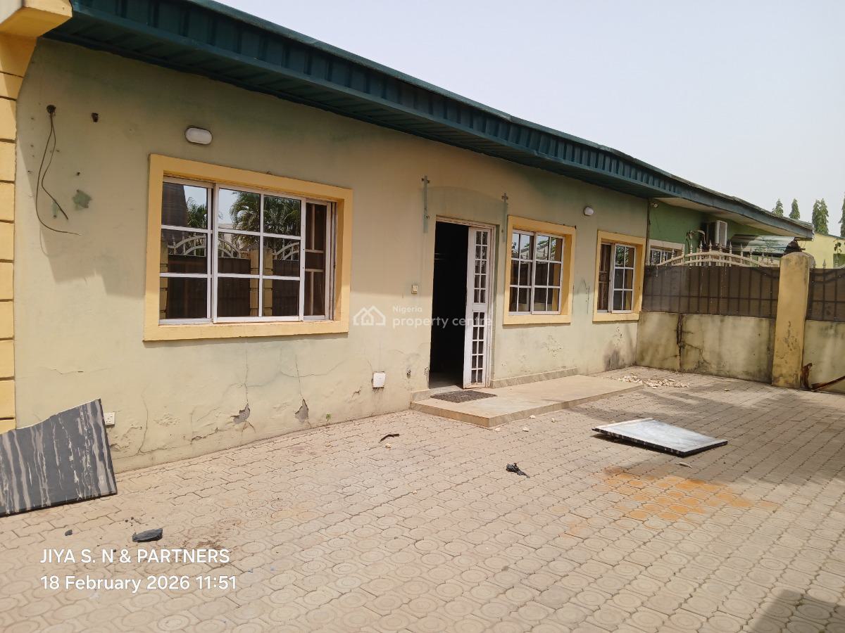 3 Bedroom Semi Detached Bungalow Alone in The Compound, Sunny Vale Estate, Galadimawa, Abuja, Semi-detached Bungalow for Rent