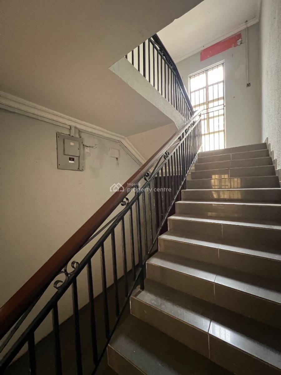 Very Spacious 5-bedroom Duplex with 2-bedroom Bq (residential /commercial), Lekki Phase 1, Lekki, Lagos, Commercial Property for Rent