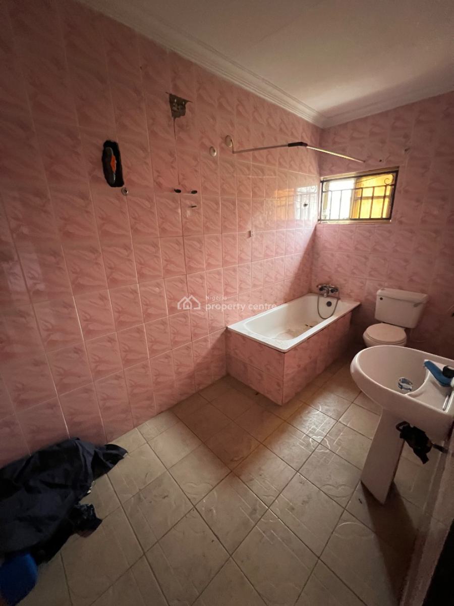 Very Spacious 5-bedroom Duplex with 2-bedroom Bq (residential /commercial), Lekki Phase 1, Lekki, Lagos, Commercial Property for Rent