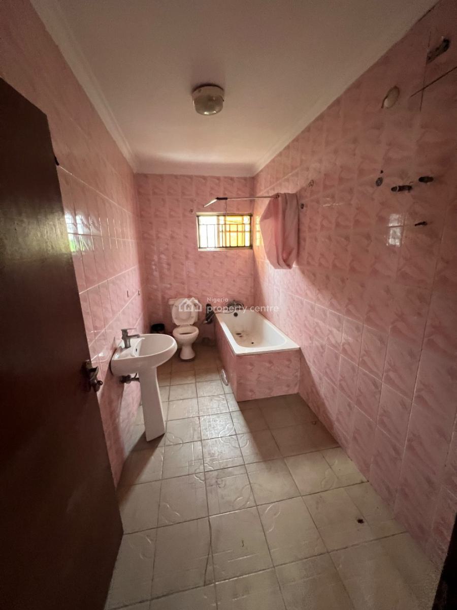 Very Spacious 5-bedroom Duplex with 2-bedroom Bq (residential /commercial), Lekki Phase 1, Lekki, Lagos, Commercial Property for Rent