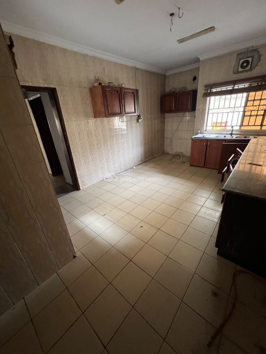 Very Spacious 5-bedroom Duplex with 2-bedroom Bq (residential /commercial), Lekki Phase 1, Lekki, Lagos, Commercial Property for Rent