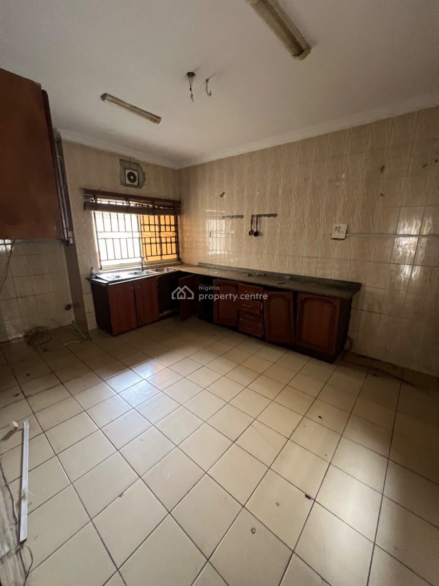 Very Spacious 5-bedroom Duplex with 2-bedroom Bq (residential /commercial), Lekki Phase 1, Lekki, Lagos, Commercial Property for Rent