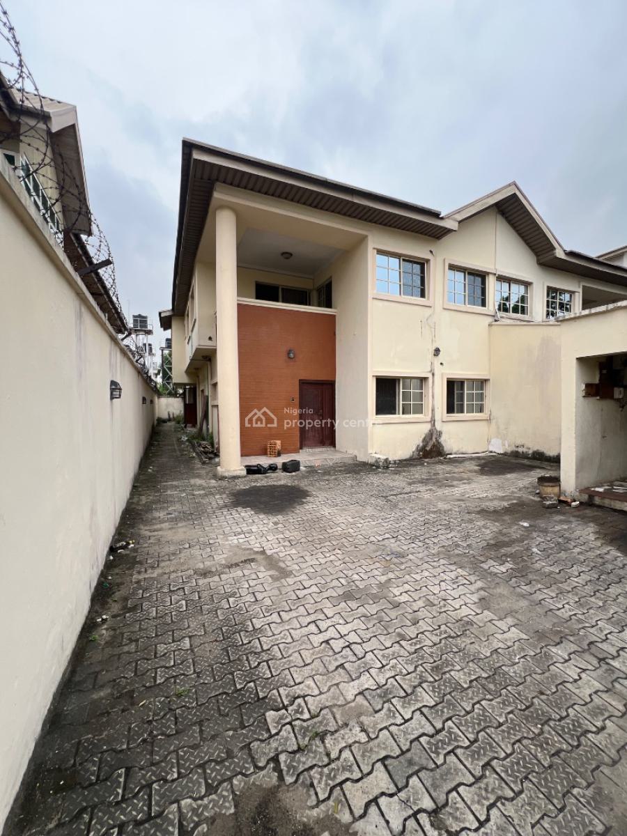 Very Spacious 5-bedroom Duplex with 2-bedroom Bq (residential /commercial), Lekki Phase 1, Lekki, Lagos, Commercial Property for Rent