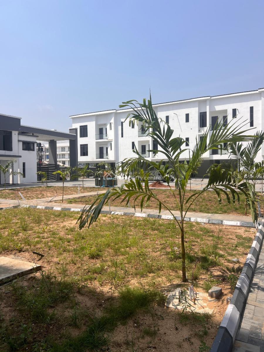 Newly Built 3 Bedroom with Communal Gym and Swimming Pool, Lekki Phase 1, Lekki, Lagos, Block of Flats for Sale