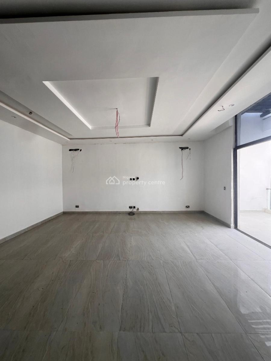 Newly Built 3 Bedroom with Communal Gym and Swimming Pool, Lekki Phase 1, Lekki, Lagos, Block of Flats for Sale