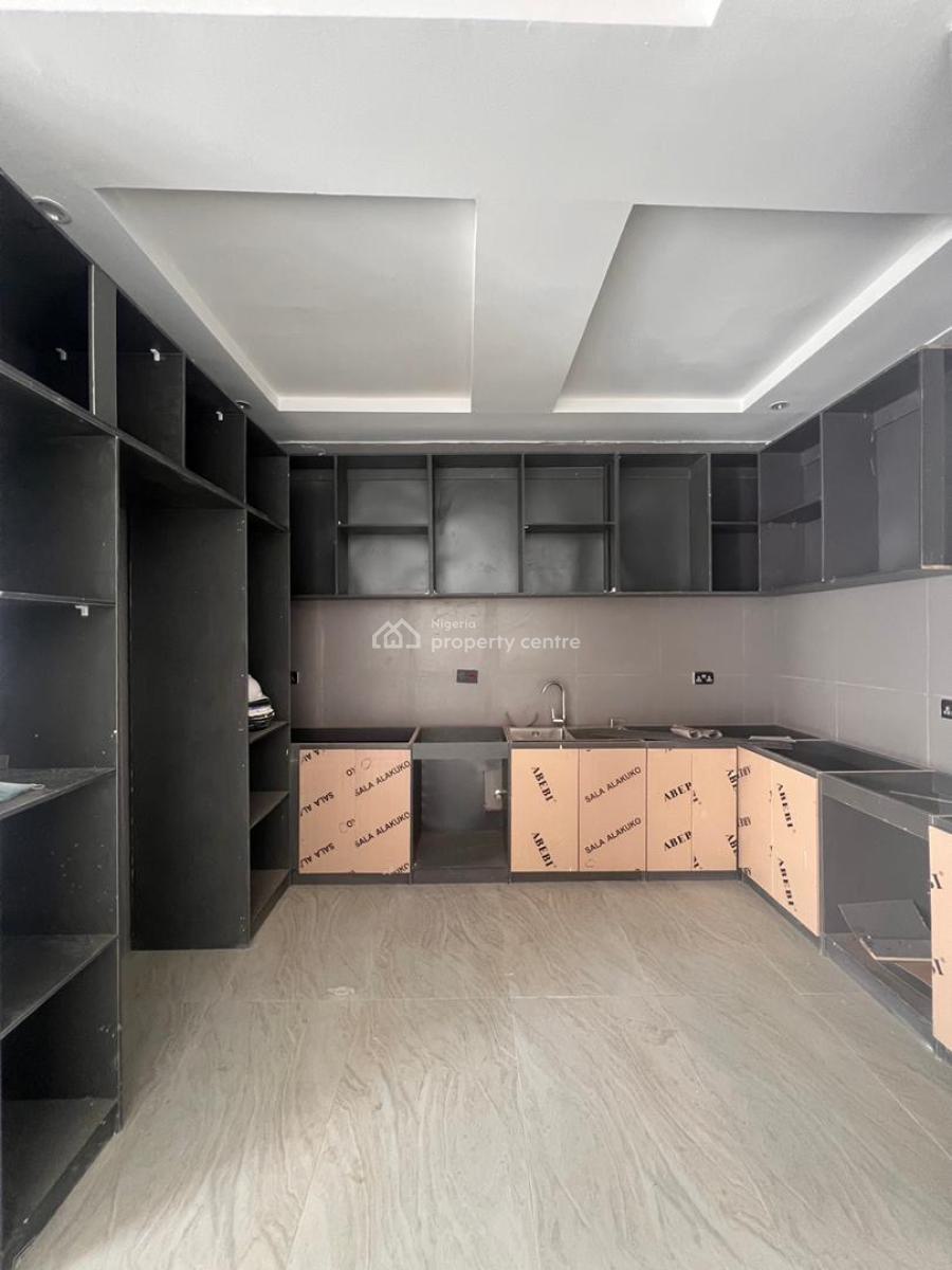 Newly Built 3 Bedroom with Communal Gym and Swimming Pool, Lekki Phase 1, Lekki, Lagos, Block of Flats for Sale