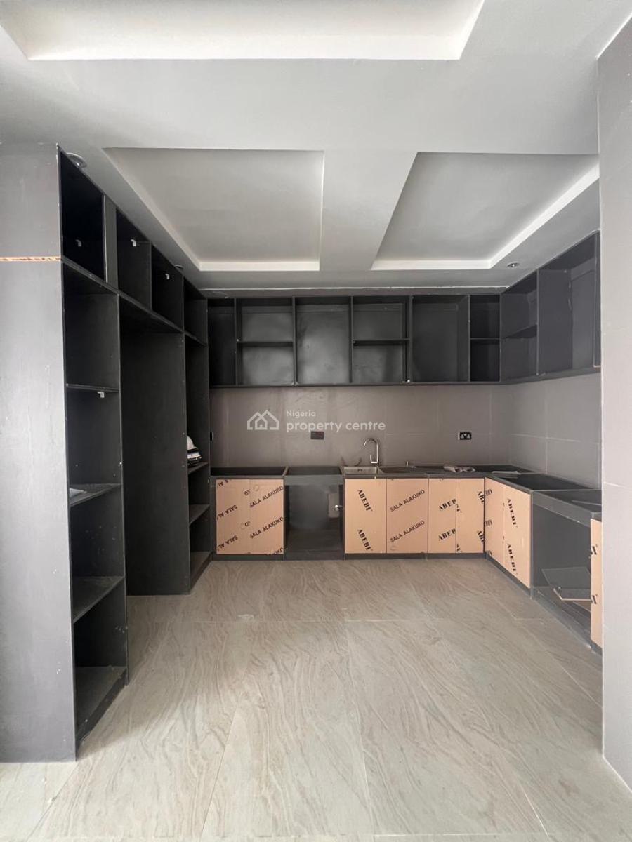 Newly Built 3 Bedroom with Communal Gym and Swimming Pool, Lekki Phase 1, Lekki, Lagos, Block of Flats for Sale