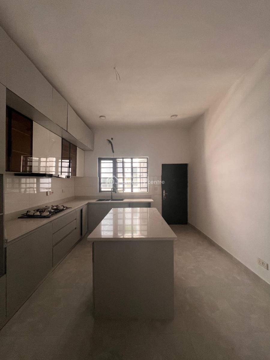 Stunning 3 Bedroom with Bq, Gym and Elevator in a Serene Environment, Lekki Phase 1, Lekki, Lagos, Block of Flats for Sale