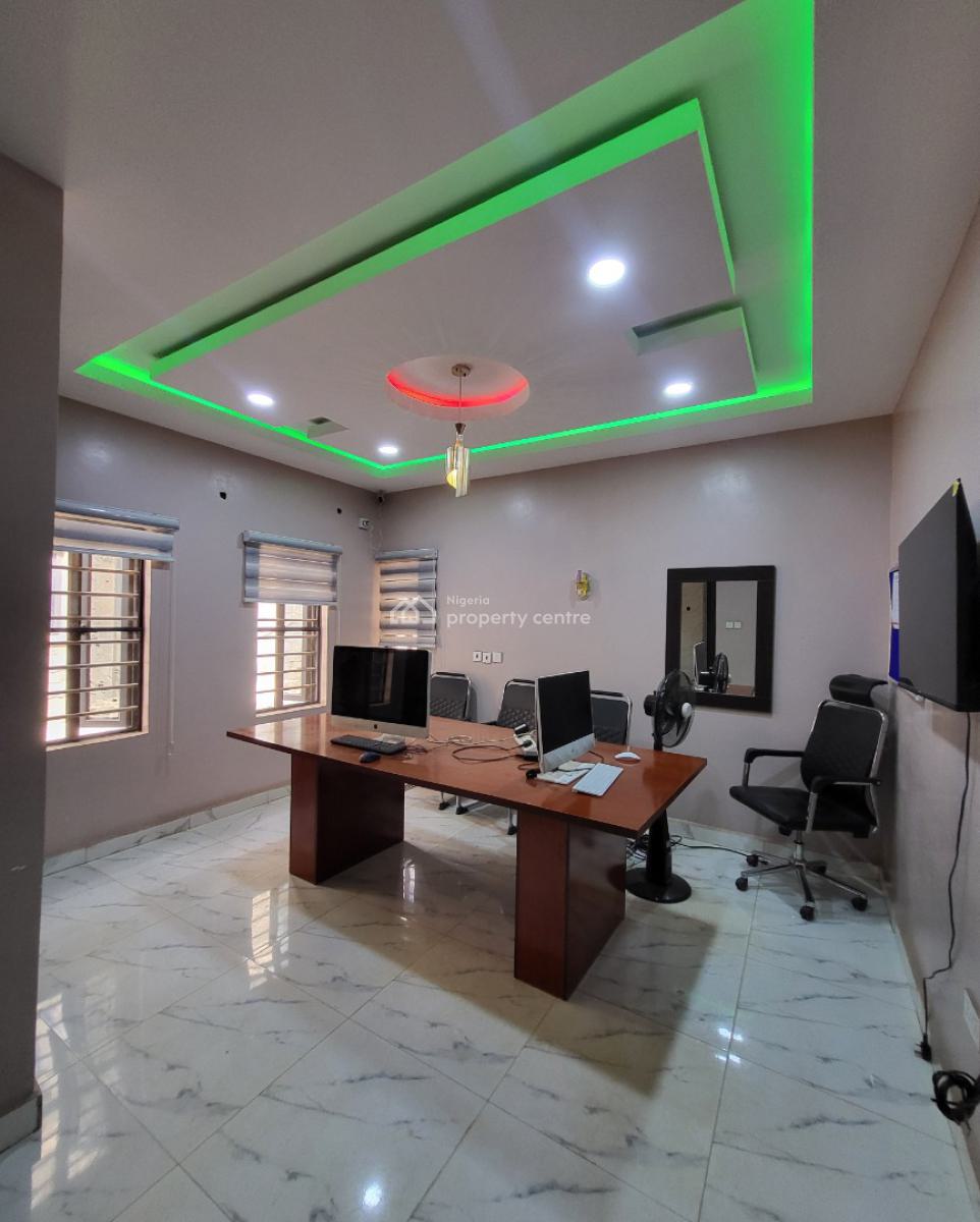 Luxurious Massive 3bedroom Flat, By Federal Old Secteriate, Garki, Abuja, Flat / Apartment for Rent